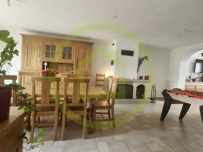 Maison - 186 m² - 7 pièces