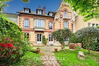 Maison bourgeoise - 272 m² - 11 pièces