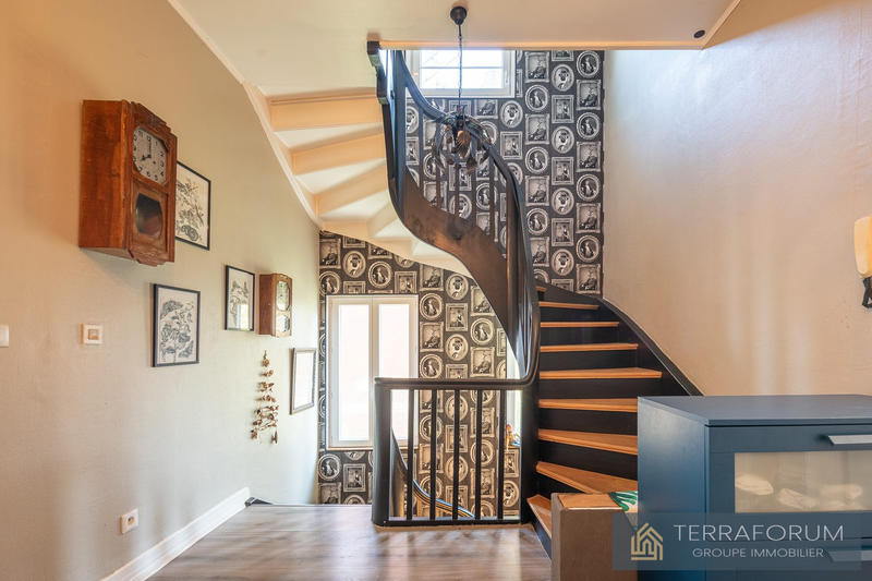 Maison - 265 m² - 8 pièces