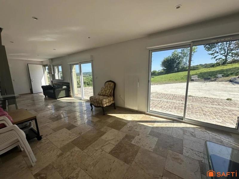 Maison - 330 m² - 15 pièces