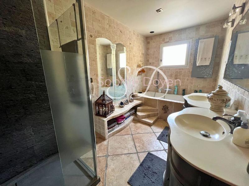 Maison - 140 m² - 5 pièces