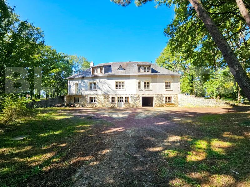 Maison traditionnelle - 250 m² - 8 pièces