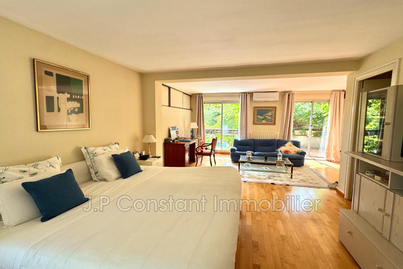 Maison - 260 m² - 6 pièces