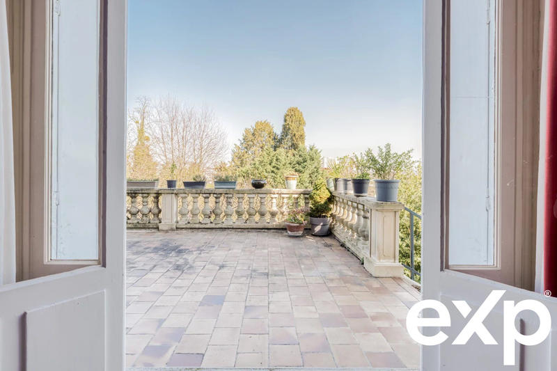 Maison - 246 m² - 10 pièces