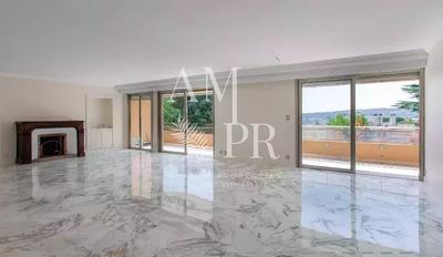 Appartement - 153 m² - 4 pièces