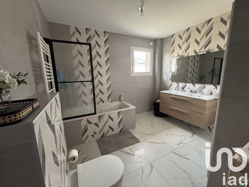 Maison - 104 m² - 4 pièces