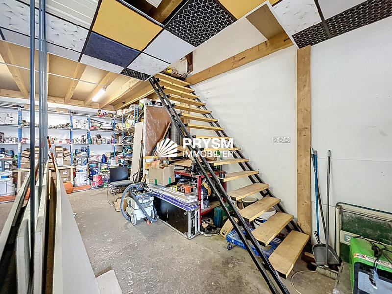 Local d'activités - 242 m²