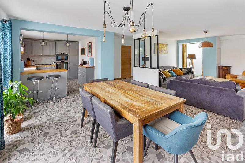 Maison - 198 m² - 9 pièces