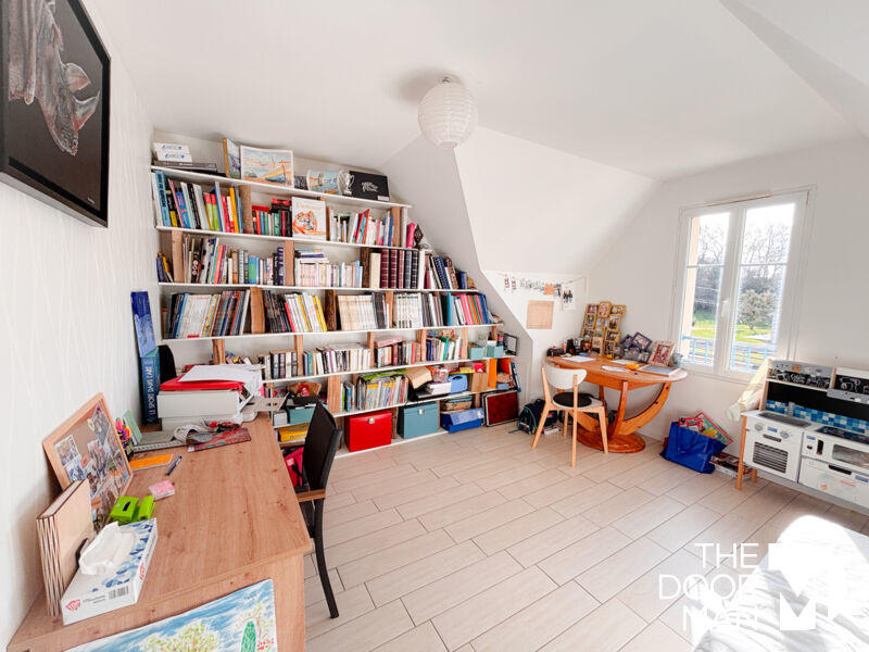 Maison - 185 m² - 8 pièces