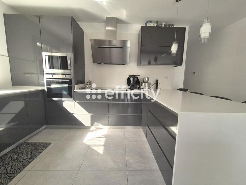 Maison - 135 m² - 6 pièces