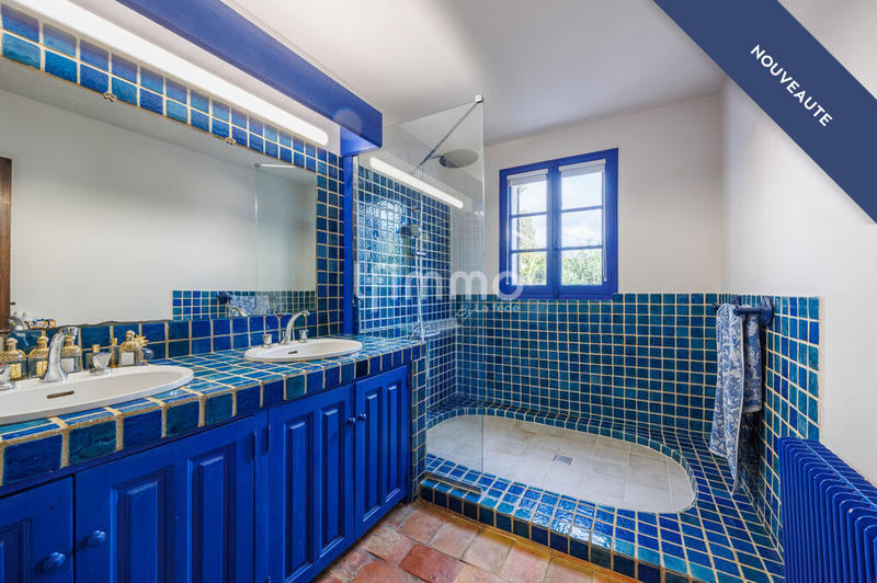 Maison - 260 m² - 10 pièces