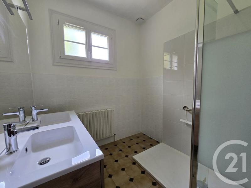 Maison - 197 m² - 9 pièces