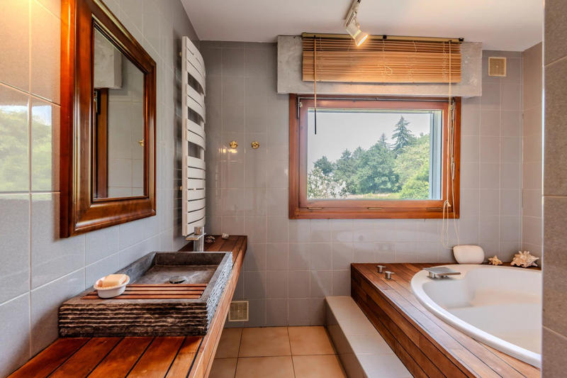 Maison - 380 m² - 9 pièces