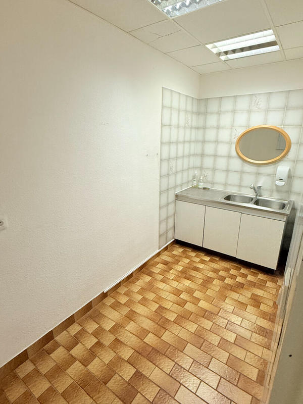 Bureau - 220 m² - 8 pièces