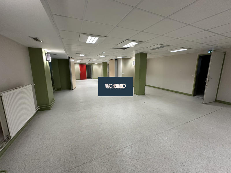 Local commercial - 1 200 m²