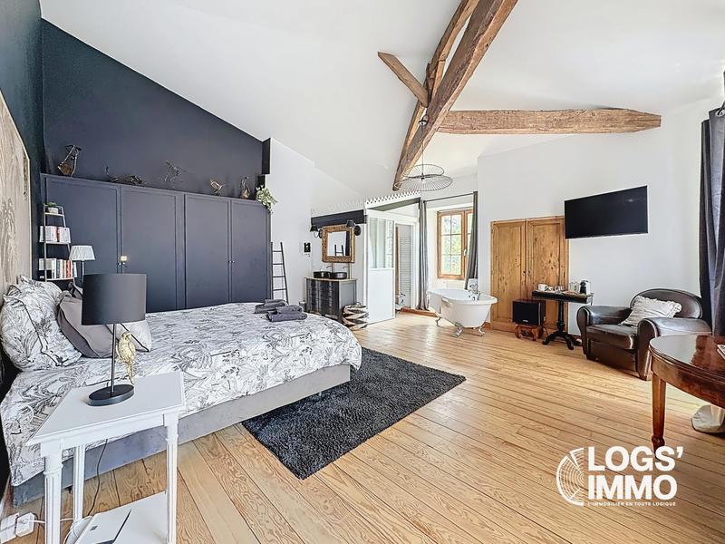 Maison - 347 m² - 10 pièces