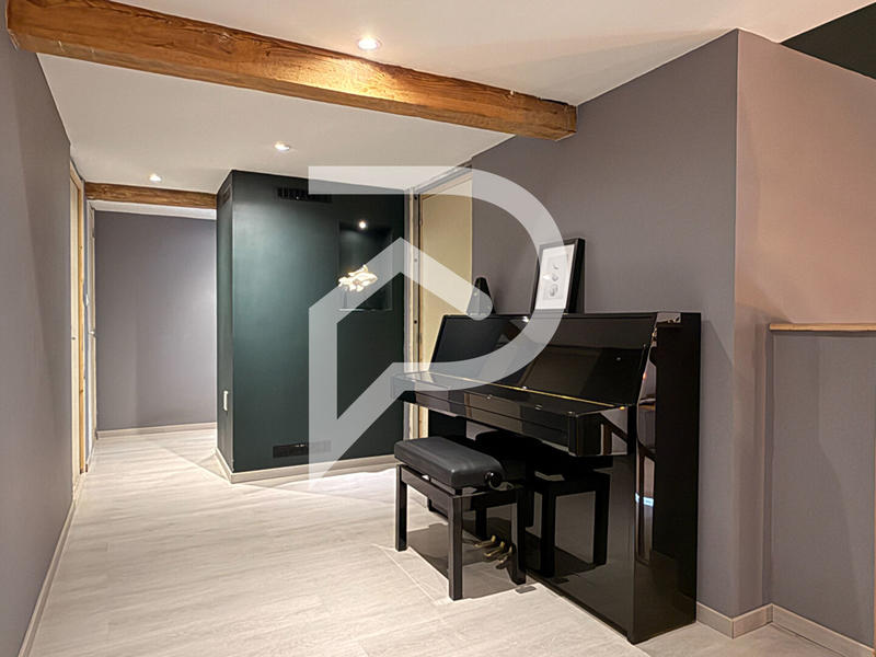 Maison - 166 m² - 8 pièces