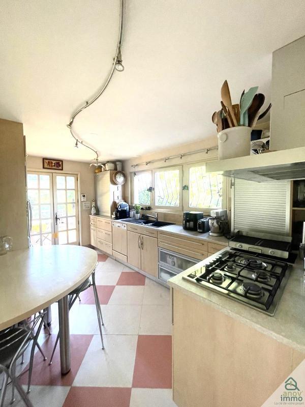 Propriété - 301 m² - 9 pièces