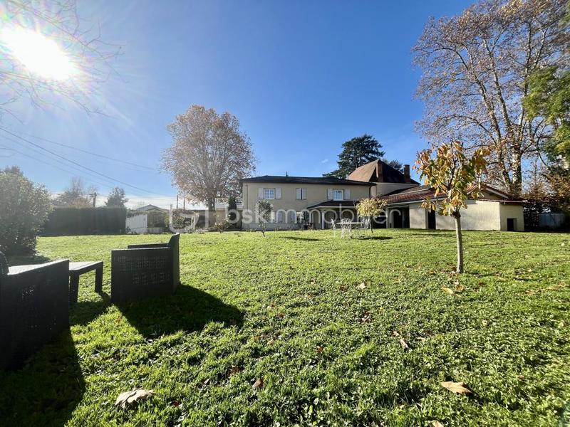 Maison - 201 m² - 7 pièces