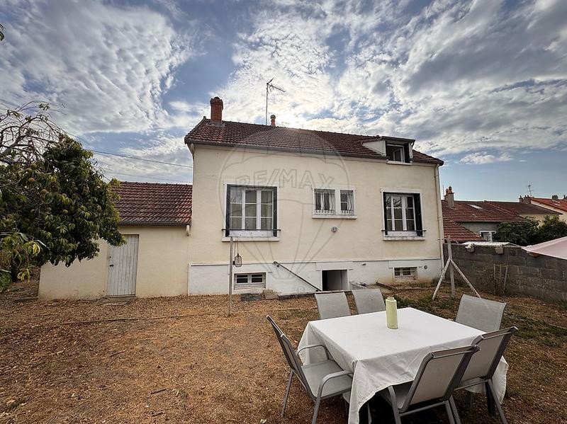 Maison - 96 m² - 4 pièces