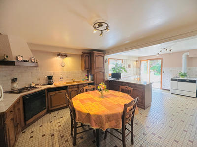 Maison - 169 m² - 8 pièces