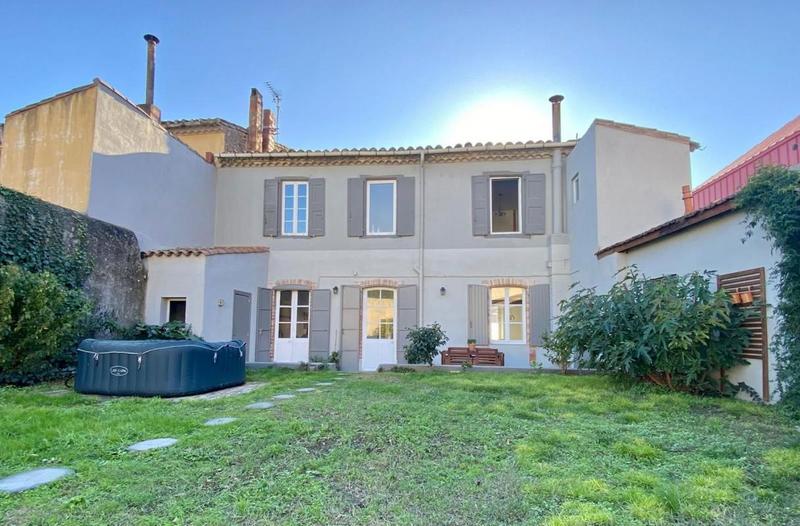 Maison - 220 m² - 6 pièces