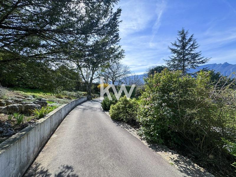 Maison - 321 m² - 11 pièces