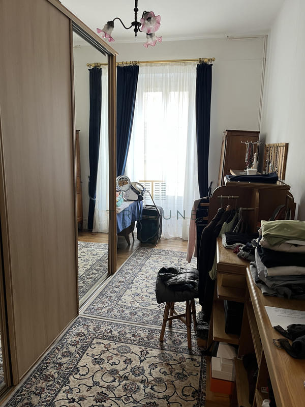 Maison - 325 m² - 12 pièces