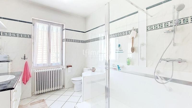 Maison bourgeoise - 277 m² - 6 pièces