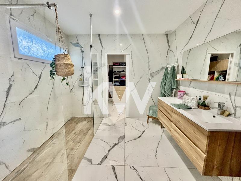 Maison - 180 m² - 5 pièces