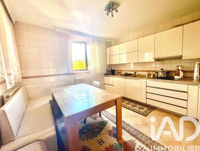 Maison - 215 m² - 8 pièces