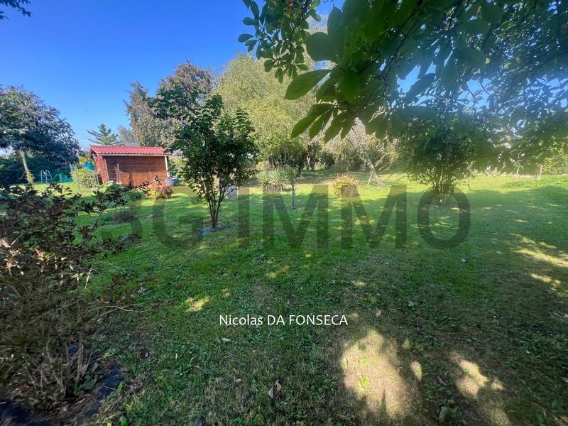 Terrain constructible - 1 350 m²