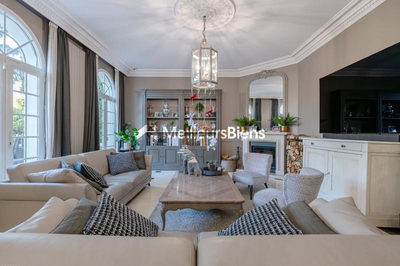 Propriété - 525 m² - 13 pièces