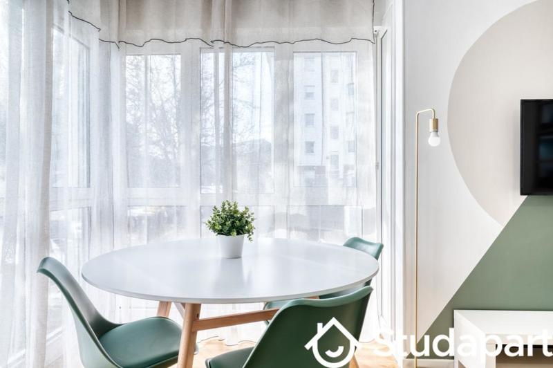 Chambre - 10 m² - 1 pièce