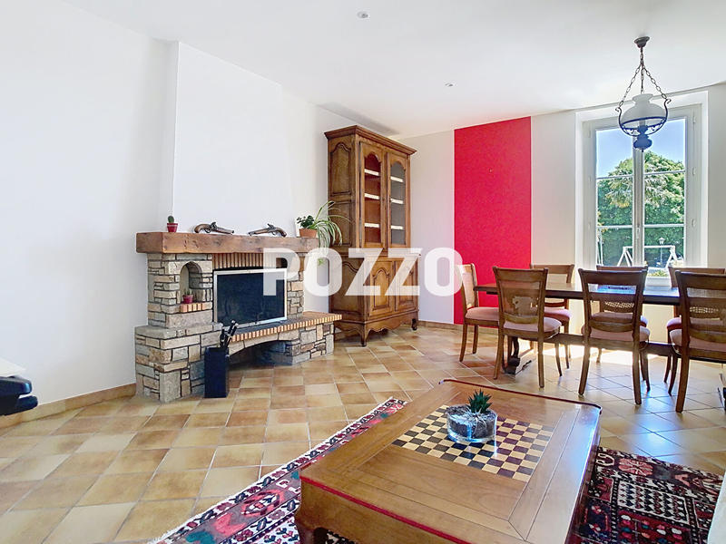 Maison - 408 m² - 18 pièces