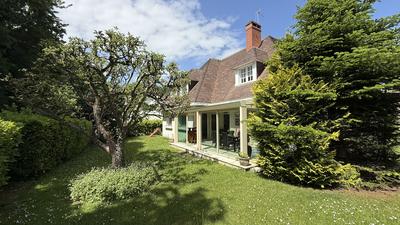 Maison - 224 m² - 7 pièces