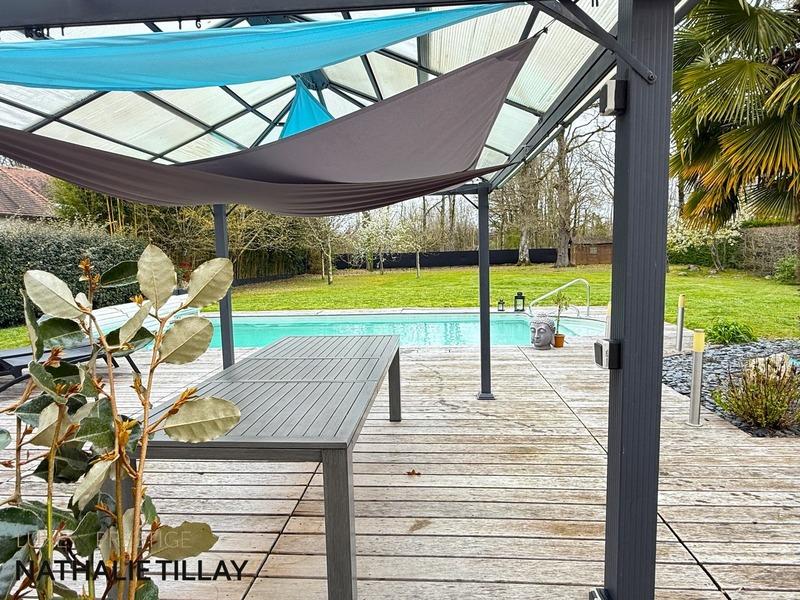 Maison - 180 m² - 7 pièces