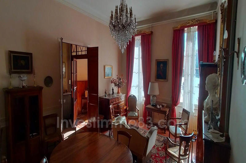 Maison - 335 m² - 15 pièces