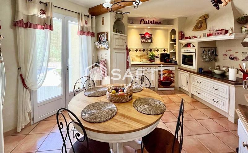 Villa - 242 m² - 6 pièces