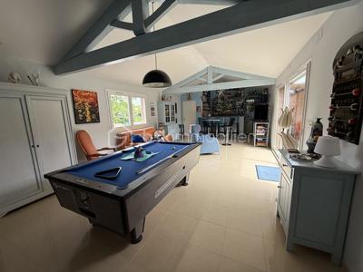 Propriété - 210 m² - 7 pièces