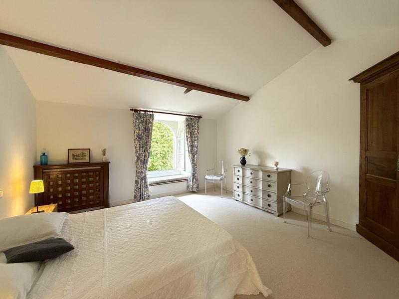 Maison - 247 m² - 8 pièces