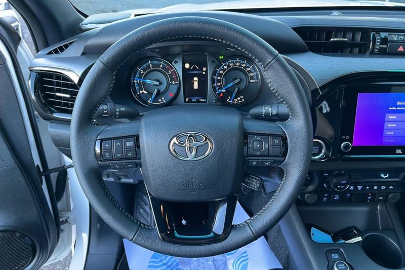 Toyota Hilux 2.8 204 Bva Invincible 4p