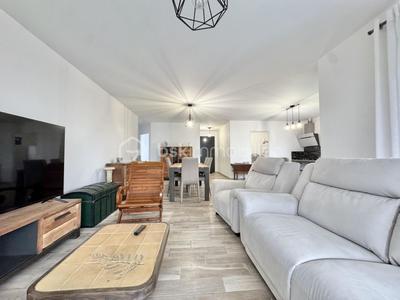 Maison traditionnelle - 107 m² - 4 pièces