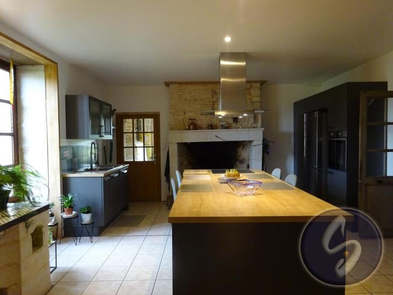 Maison - 327 m² - 9 pièces