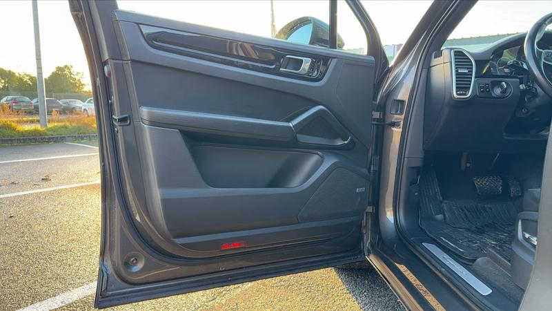 Porsche Cayenne III 3.0 V6 e-Hybrid Awd 462 n/A - Entretien constructeur Toit ouvrant