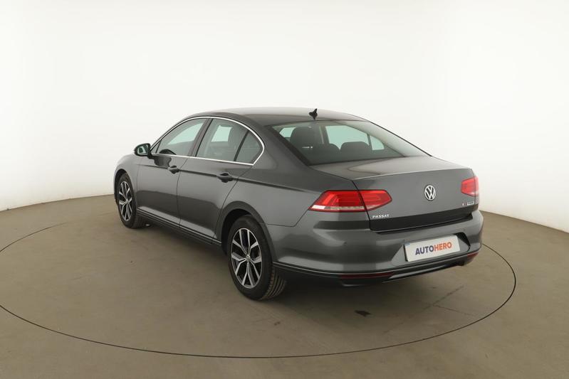 Volkswagen Passat 1.6 Tdi BlueMotion Tech Connect Dsg7 120 ch