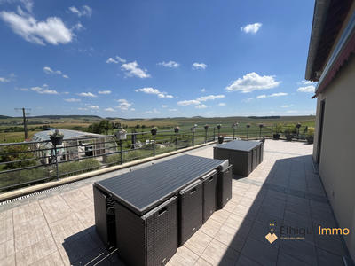 Maison - 316 m² - 8 pièces