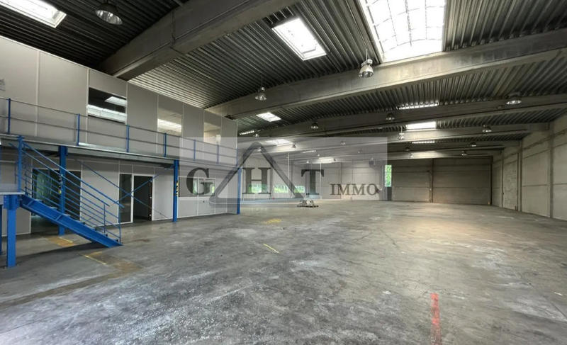 Entrepôt - 1 332 m²