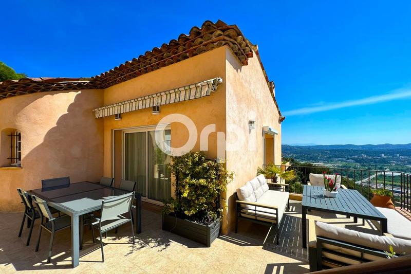 Maison - 240 m² - 8 pièces