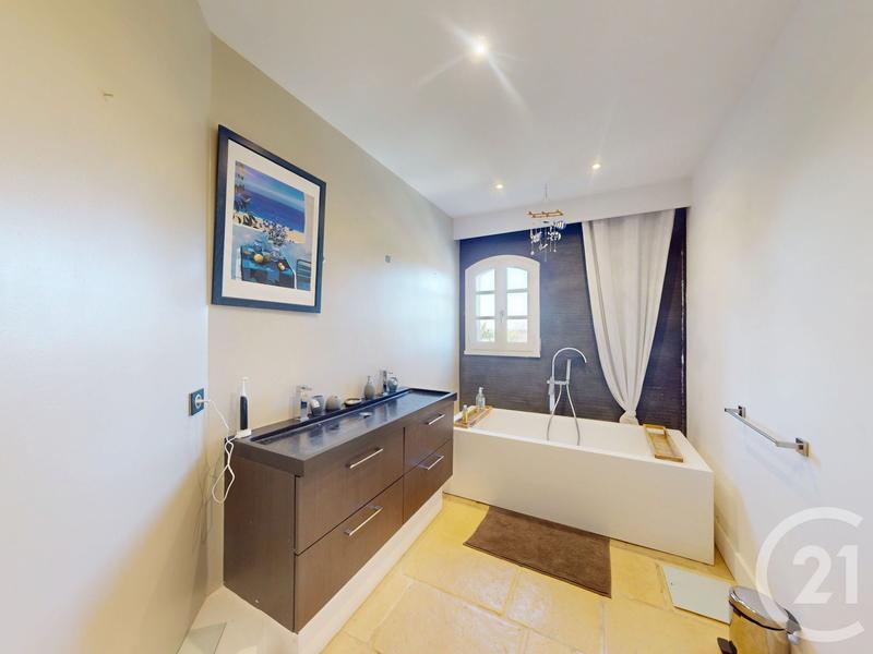 Maison - 216 m² - 6 pièces